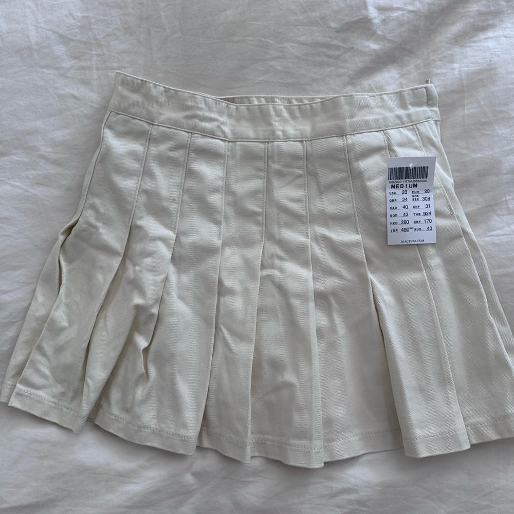 NWT Brandy Melville Dana Skirt White/Beige Pleated Skirt Size M